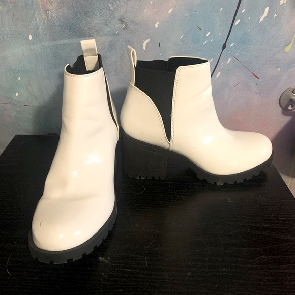 Heels - Picture 1 of 2